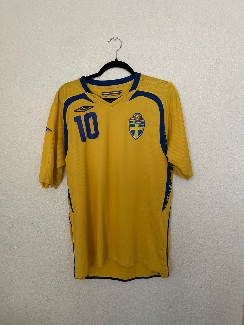 Sweden 2008 Home 'Zlatan Ibrahimovic' Jersey (XL)