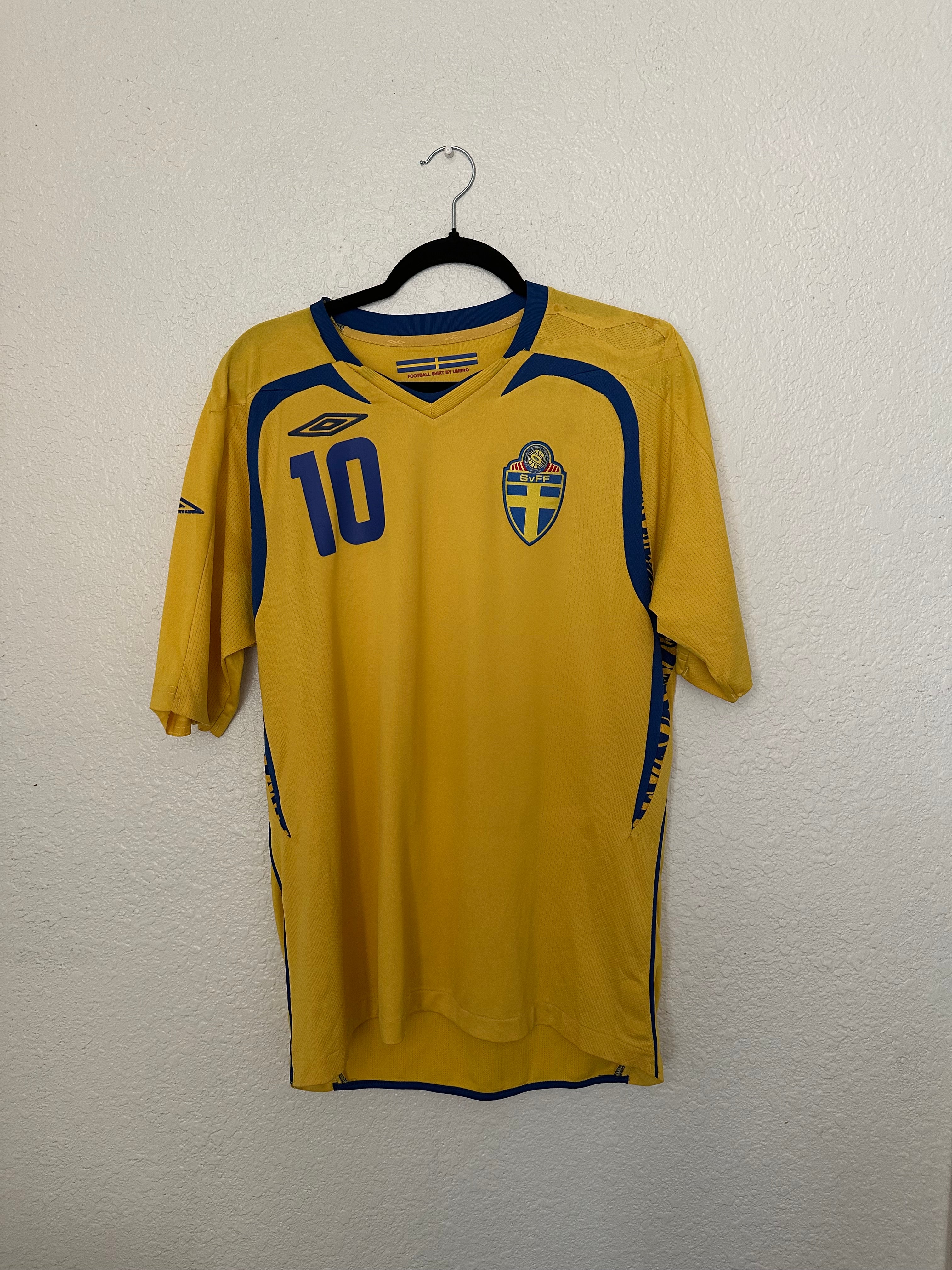 Sweden 2008 Home 'Zlatan Ibrahimovic' Jersey (XL)
