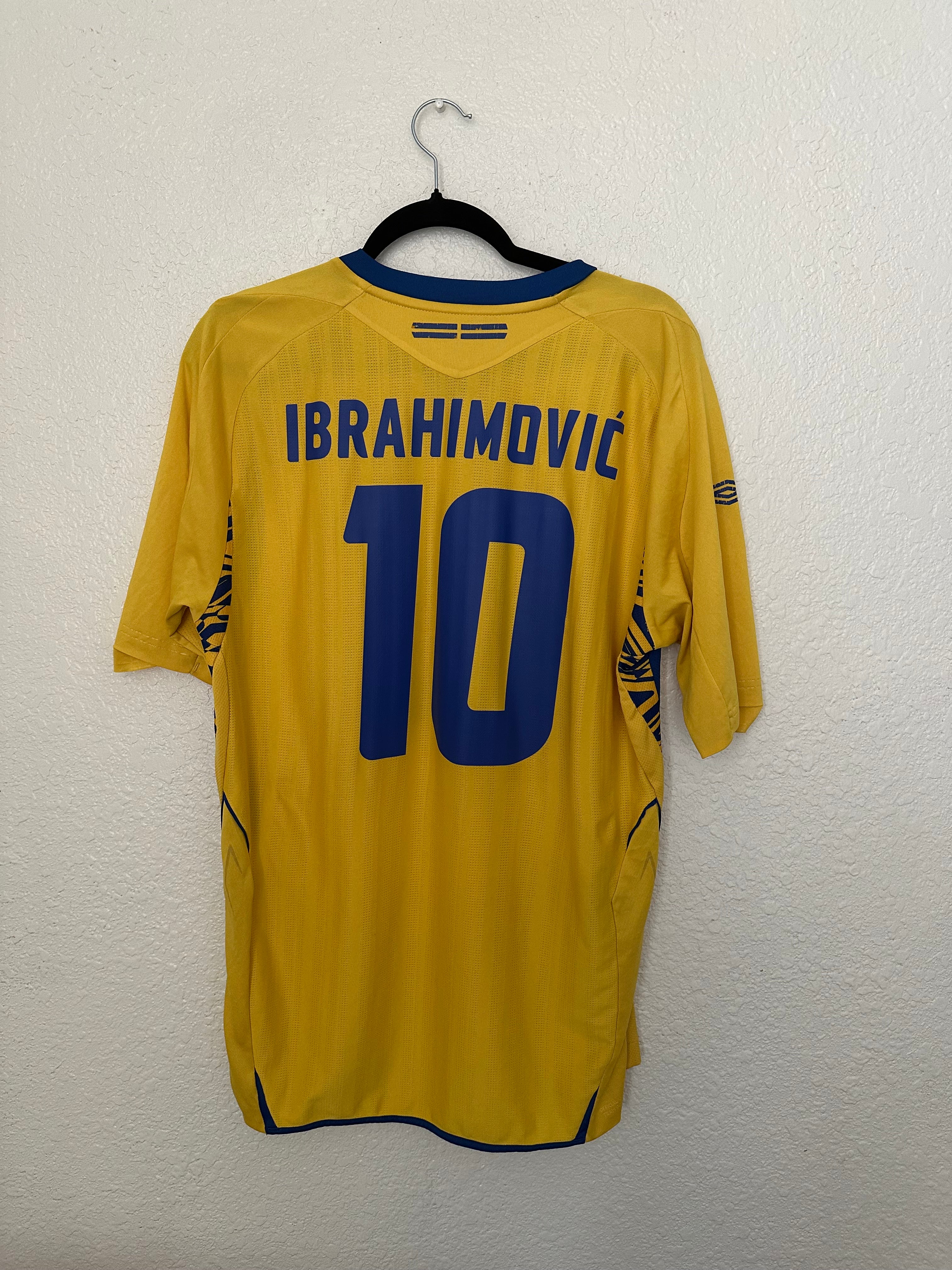 Sweden 2008 Home 'Zlatan Ibrahimovic' Jersey (XL)