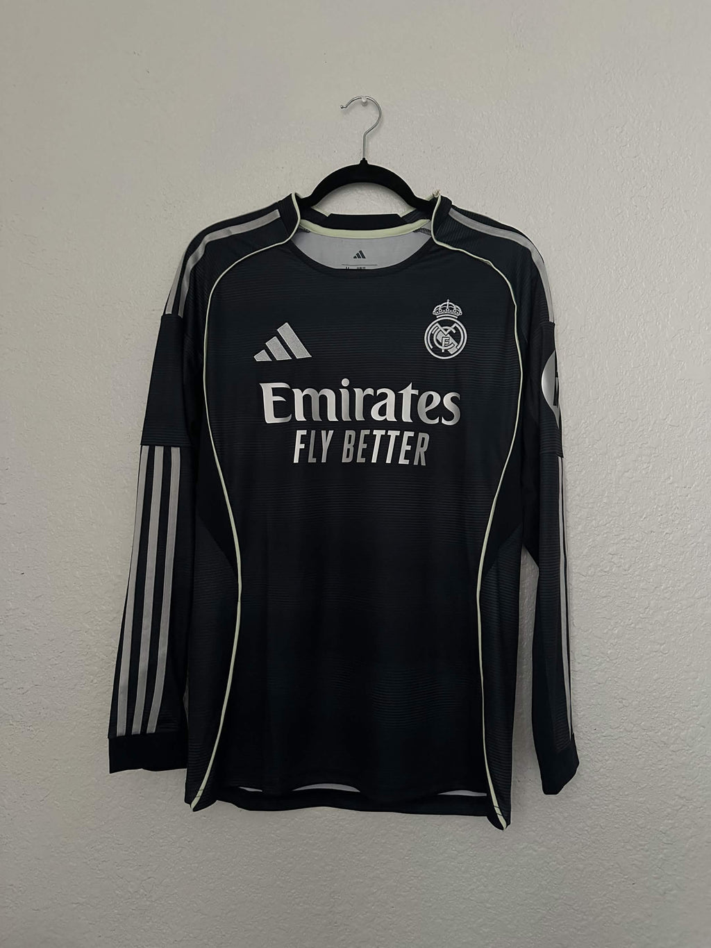Real Madrid 'Vini Jr' 2025-2026 Away L/S Jersey (M)